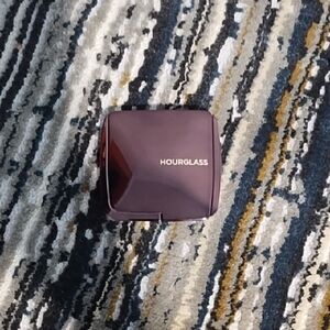 Hourglass Compact in Rich Brown